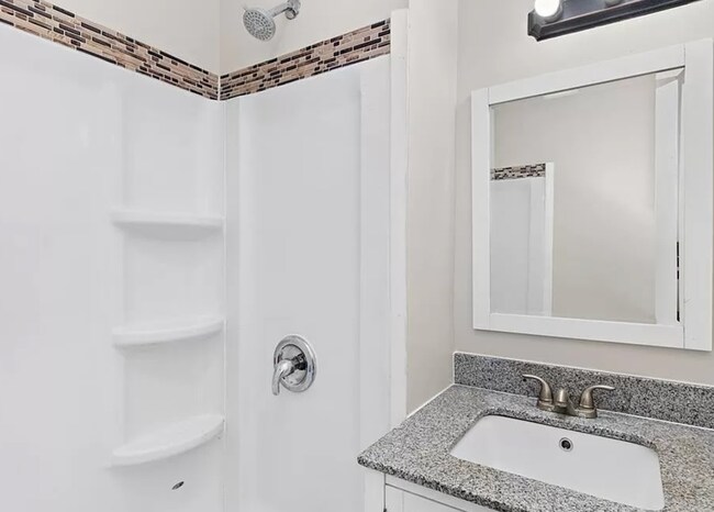 Building Photo - 3 Bedroom With Office And Fenced Yard