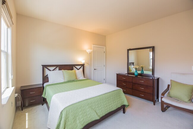 Building Photo - 5539 Southcrest Way