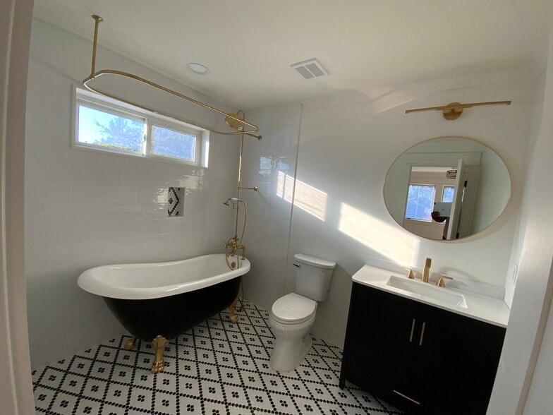 Building Photo - 116 3rd Ave