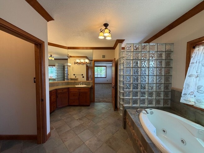 Building Photo - Beautiful 3 Bedroom Single Story Custom Home Plus Office Available Near Tramway Blvd NE & I-40!