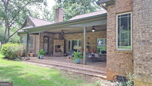 Building Photo - 285 Pine Dr