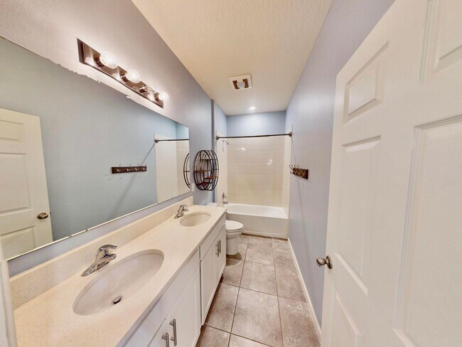 Building Photo - 1404 Mulligan Dr