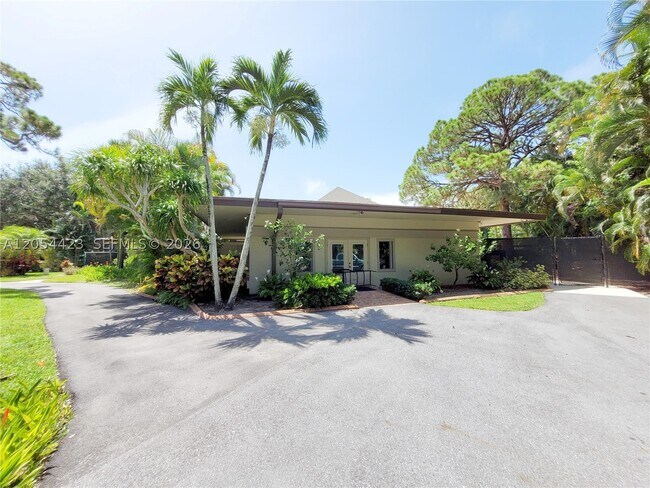Building Photo - 7523 Greenlake Dr