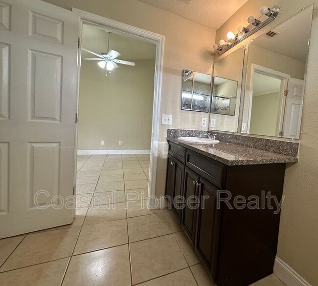 Building Photo - 5104 Aventura Blvd