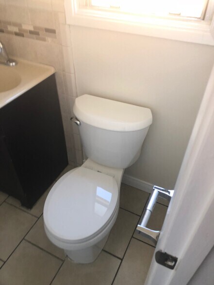 Building Photo - 912 N Market St