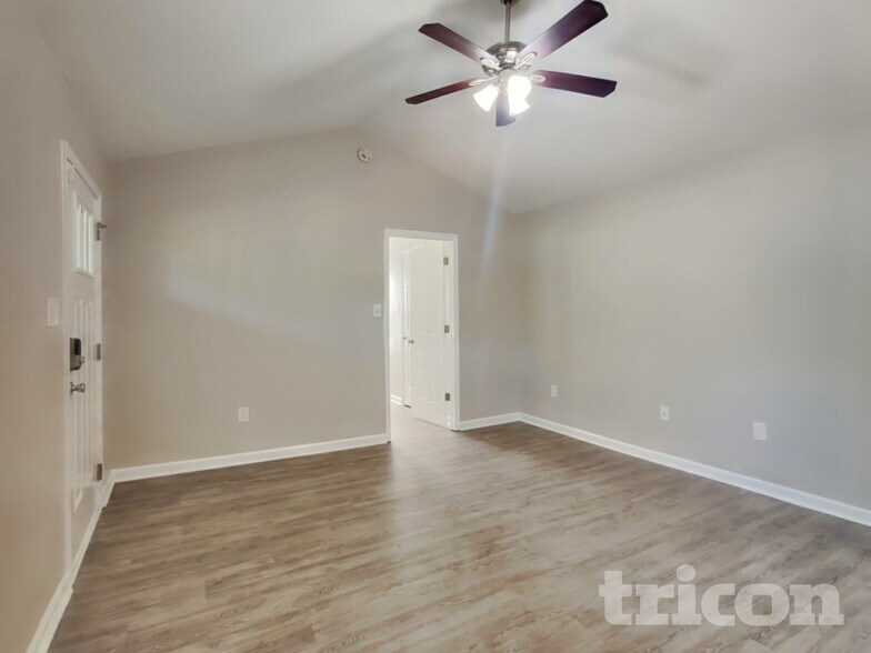 Building Photo - 500 Sunray Dr