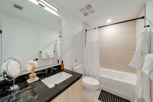 Building Photo - 225 N Miami Ave