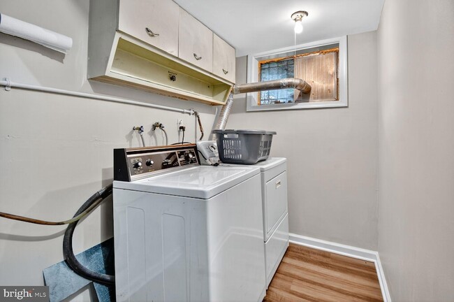 Building Photo - 6801 Trowbridge Pl