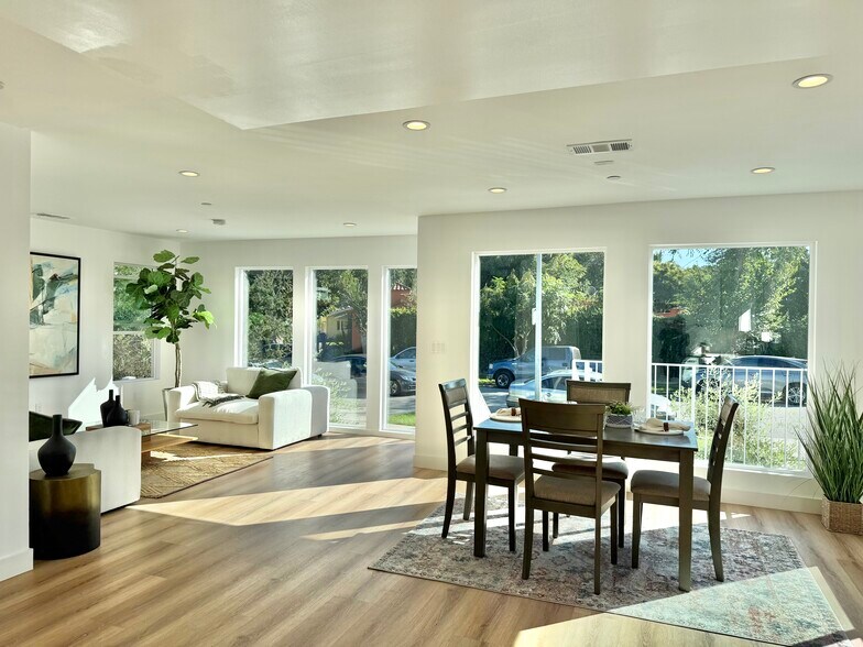 Building Photo - 3031 Vineyard Ave