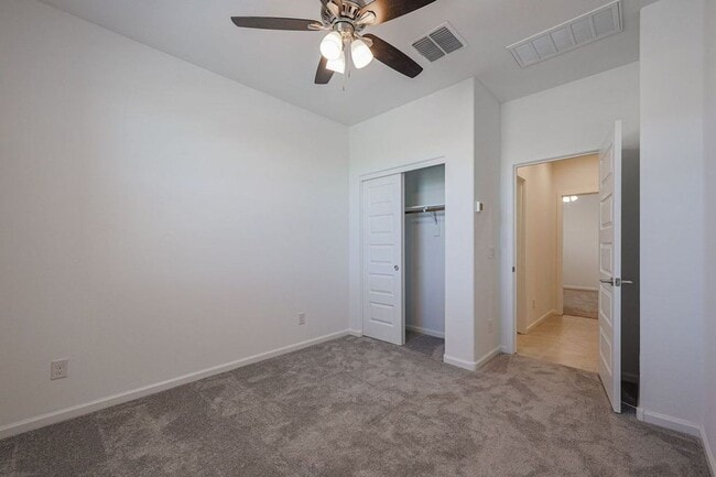 Building Photo - Alamar Living, 4 Bed, 3 Bath Rental!