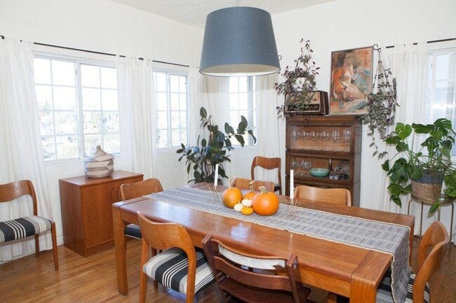 Building Photo - 1513 Murray Dr