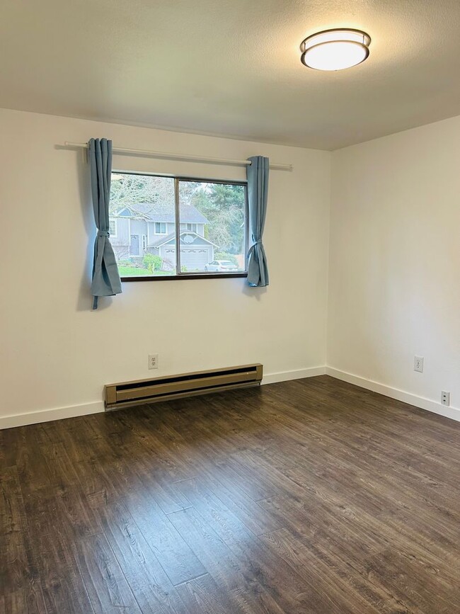 Building Photo - Education Hill Updated 3 Bedroom 1.75 Bath...