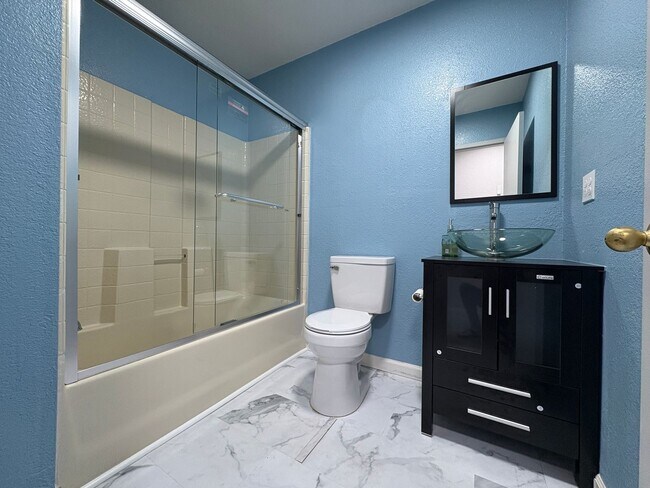 Building Photo - Leasing Special: two weeks free rent! Spac...