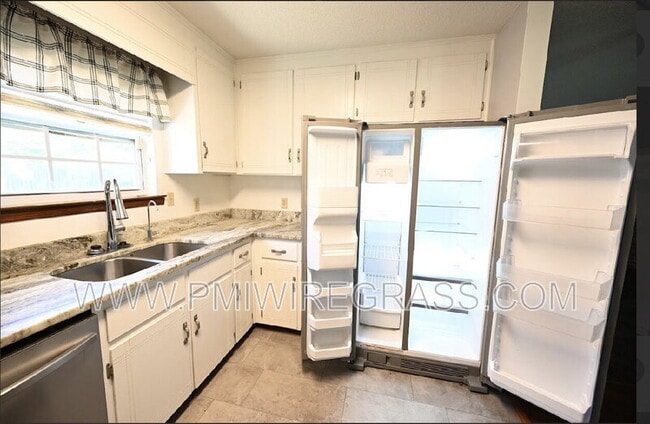 Building Photo - 267 Barbara Dr