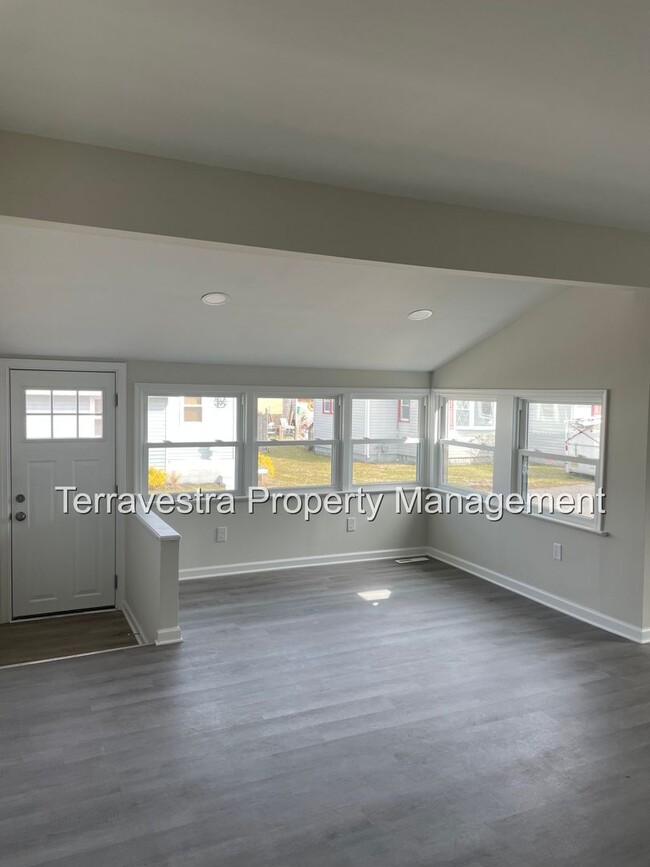 Building Photo - Newly Renovated 3 Bed in Carney's Point. E...