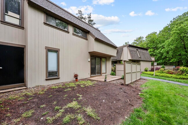 Building Photo - 46 Mallard Dr