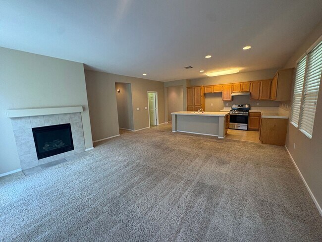 Building Photo - Vibrant 3 bed/2 bath home in West Sac