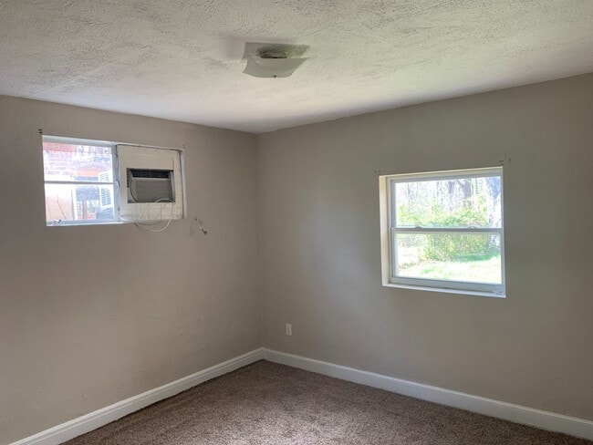 Building Photo - 4629 Ferncliff Dr