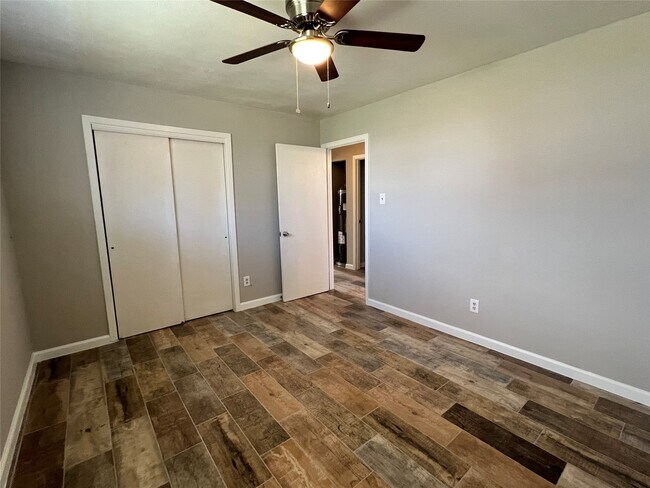 Building Photo - 8713 Peachtree St