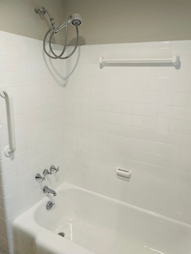 Building Photo - Seymour