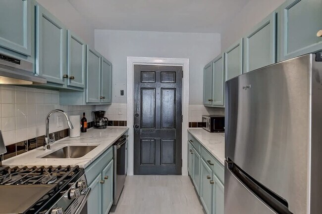 Building Photo - 518 Lamar Ave