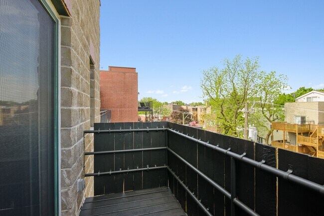 Building Photo - 2632 N Halsted St