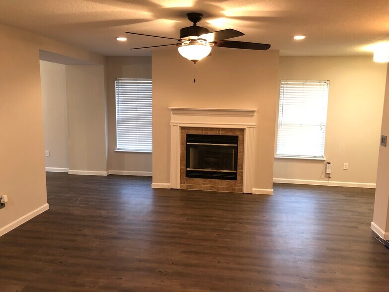 Building Photo - 7037 Beekman Lake Dr
