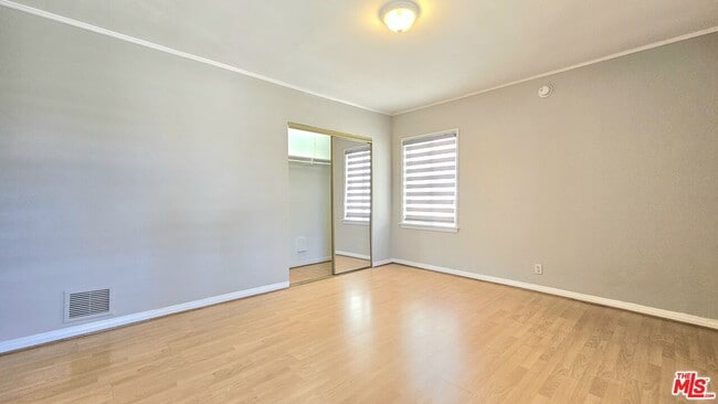 Building Photo - 1022 S Norton Ave