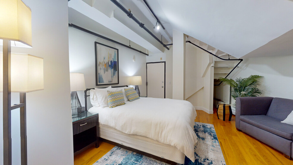 Apt 1D - 13 Stanhope St