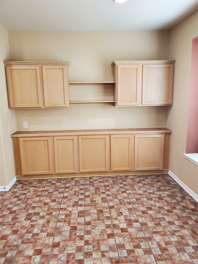 Building Photo - 2715 Falling Forest Ct