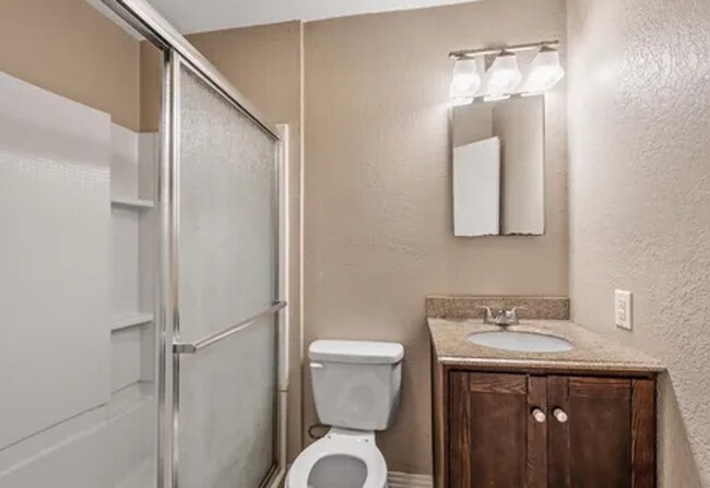 Building Photo - 3 bedroom, 2 bath home minutes from Stephen F. Austin State University