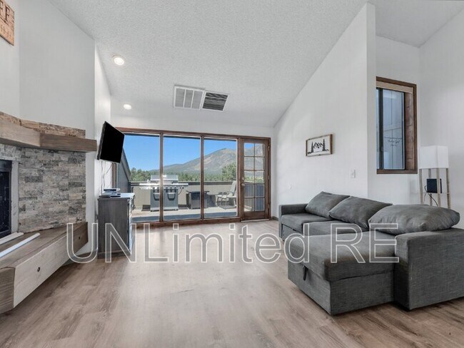 Building Photo - 5700 N Villa Cir