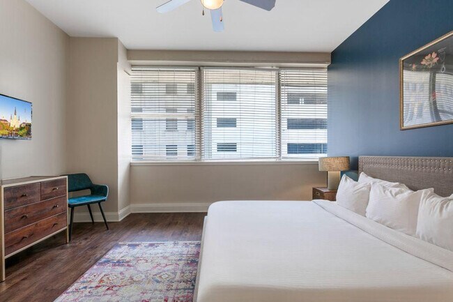 Building Photo - 925 Common St