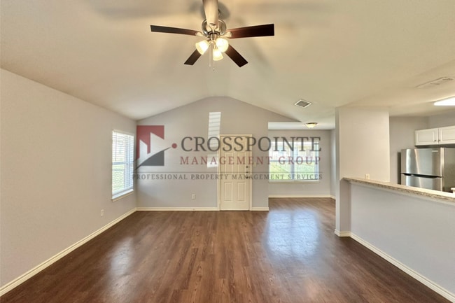 Building Photo - 2 Bedroom 2 Bath Duplex at Mansion Creek in Tyler! 1/2 OFF your first full month’s rent!