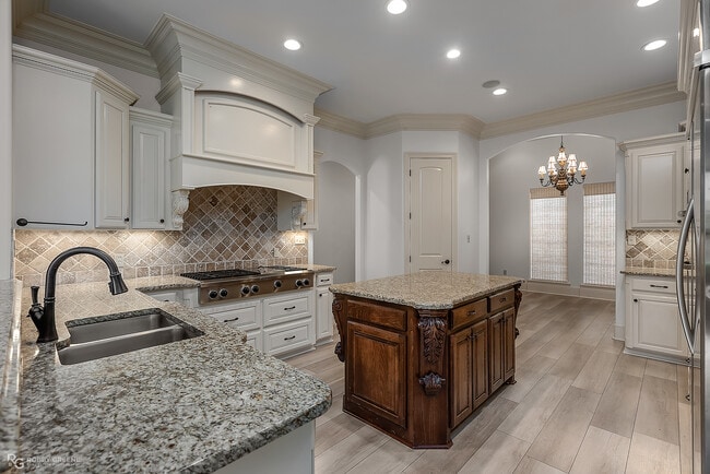 Building Photo - 322 Paris Pl