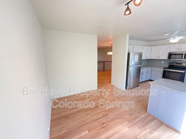 Building Photo - 1857 Lorraine St