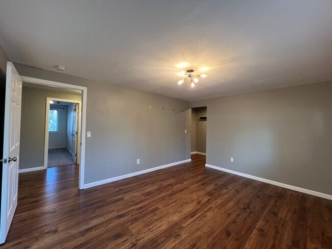 Building Photo - 3 Bedroom 2.5 Bath in Desirable Renton Fairwood Greens