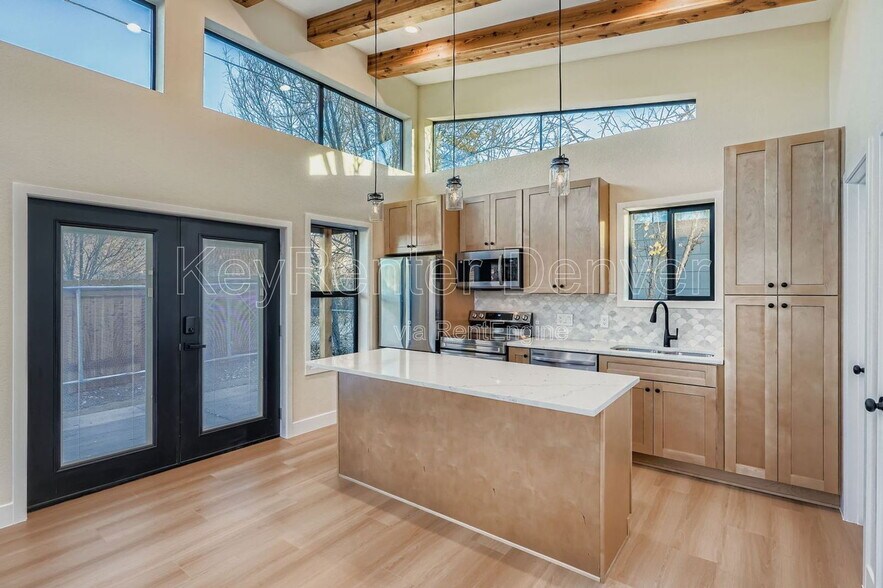 Building Photo - 154 1/2 S Stuart St