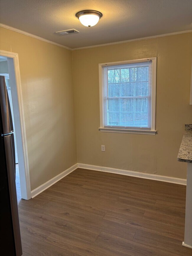 Building Photo - 3 BED, 1 BATH BRICK HOME LOCATED IN ASHEBORO