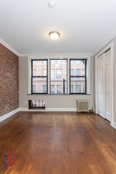 Building Photo - 145 E 26th St