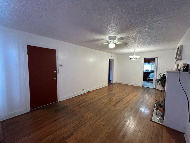 Building Photo - Newly renovated 3 bed/1 bath house for lea...