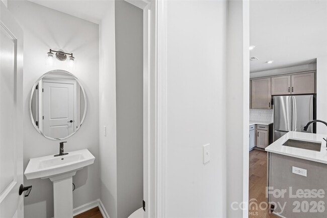 Building Photo - 423 Vinroot Aly