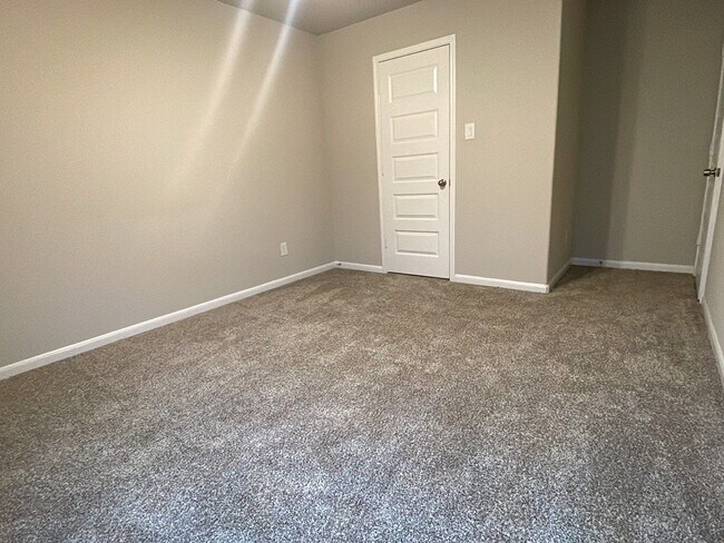 Building Photo - 1403 Mateer Manor Ct