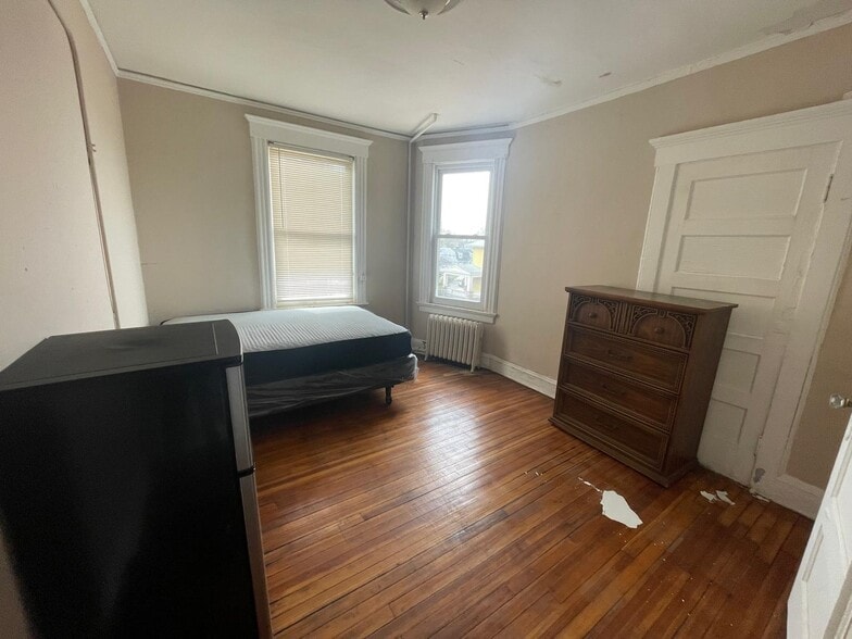 Primary Photo - 191 Stiles St
