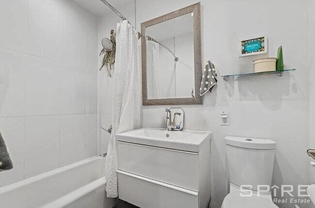 Building Photo - 2 bedroom in Long Island City NY 11101