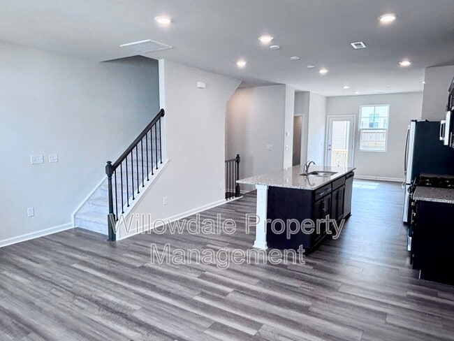 Building Photo - 4010 Silver Oak Ln