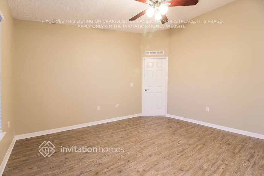 Building Photo - 1924 Corner Glen Dr