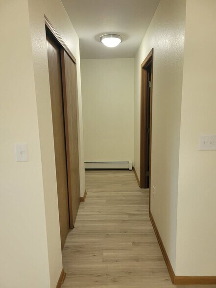 Building Photo - 703 S Main St