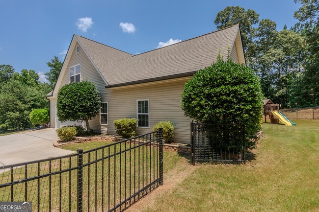 Building Photo - 120 Rosebay Ln