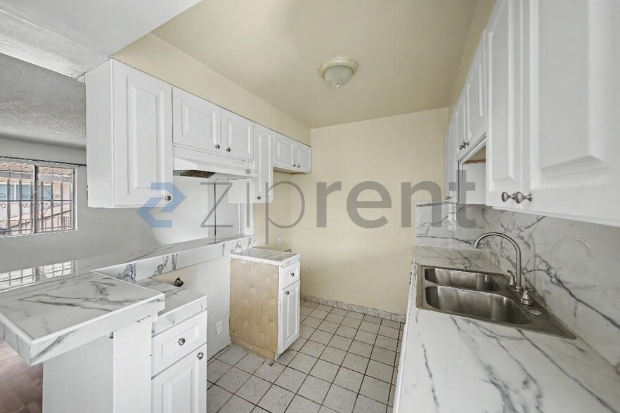 Building Photo - Unit C